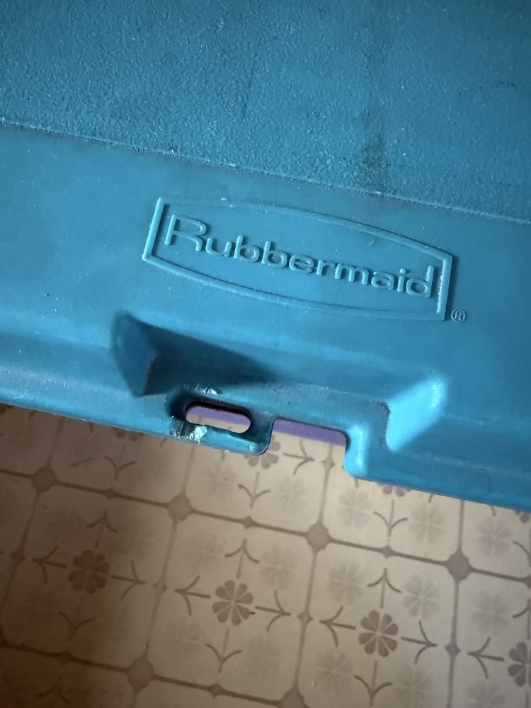 Skrzynia kufer pudło Rubbermaid solidne z lat 90tych