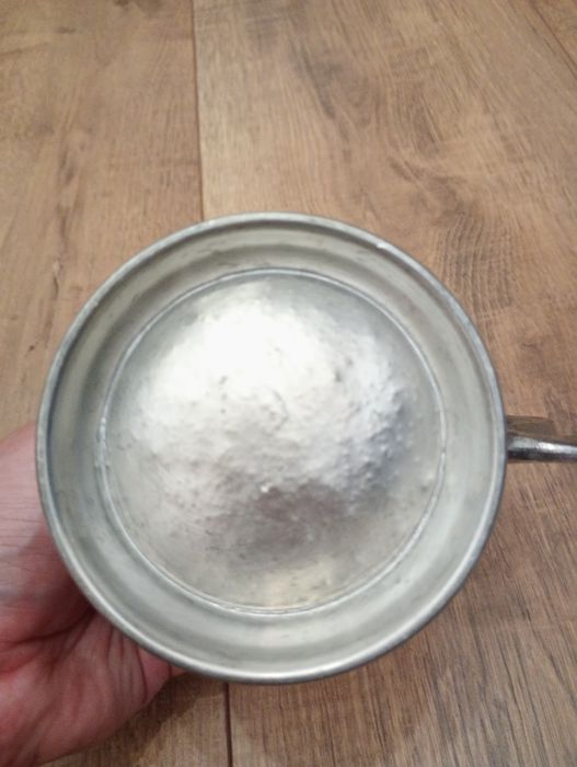 Metalowy kufel na piwo z klapką vintage