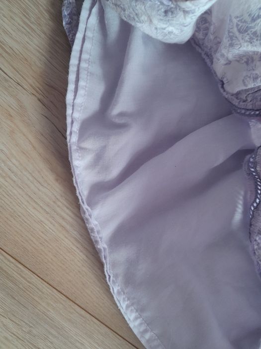 Liliowa sukienka marszczona r.110