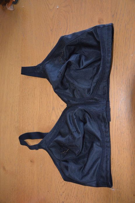 biustonosz/stanik Triumph  105E  /46DD