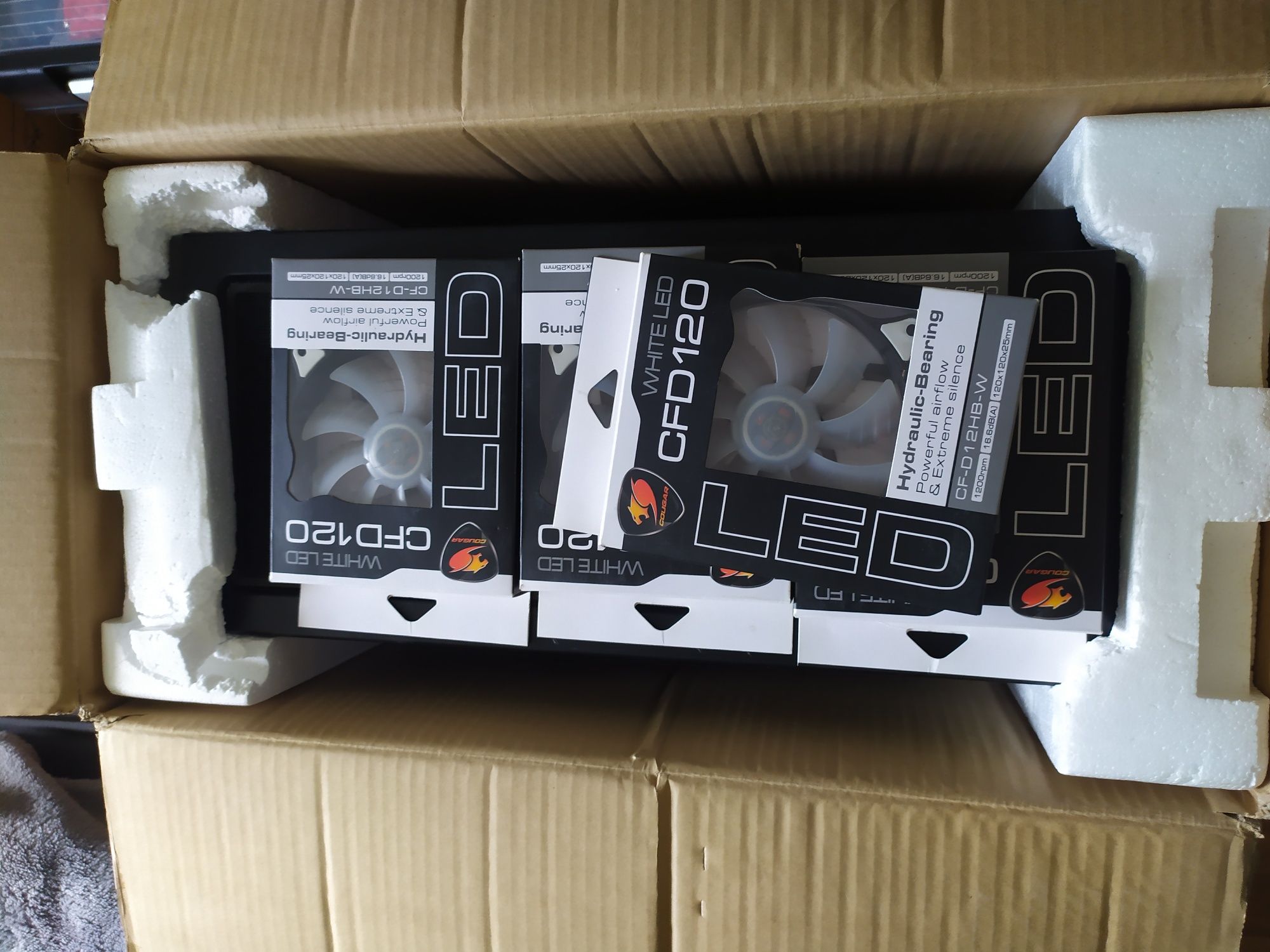 Asus z10pe-d16 ws, Corsair obsidian 750d, xeon e5 2660 v3, Cougar 120