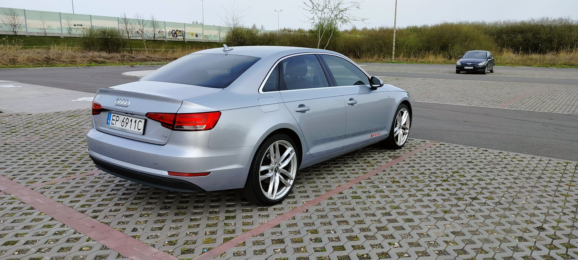 Audi A4 B9 sedan 2.0tdi 150KM s-line kamera cofania