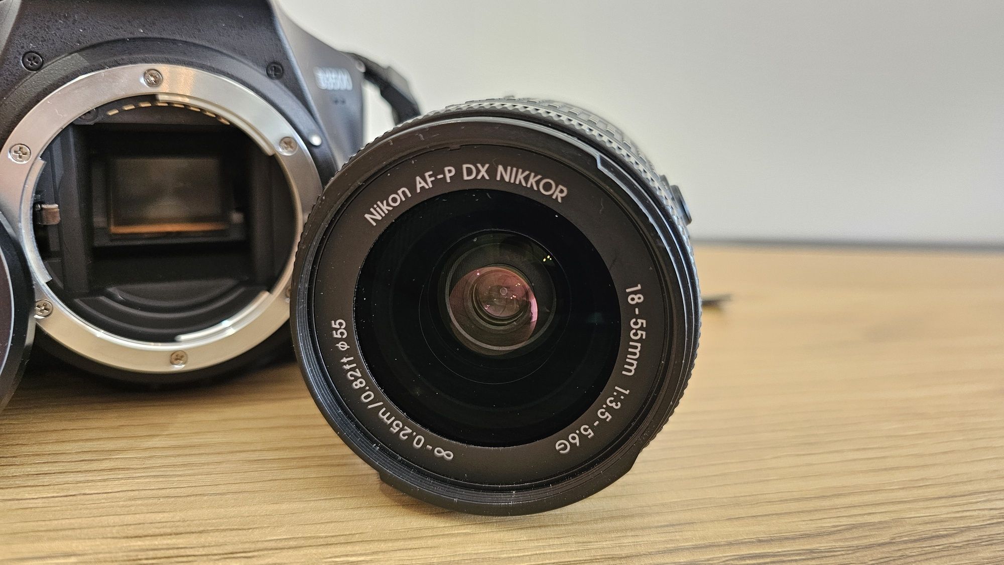 Nikon D3500 c/ caixa e bolsa + objectiva