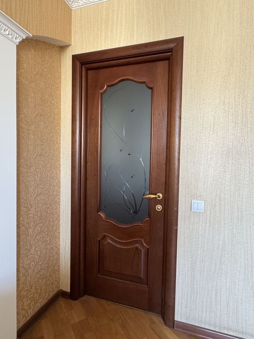 Продам міжкімнатні двері з натурального дерева