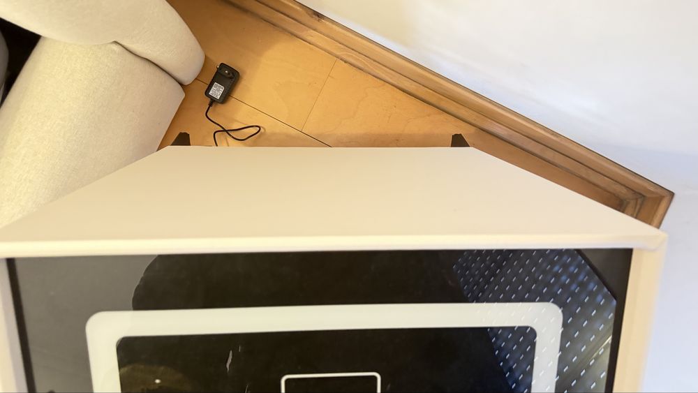 Mesa de cabeceira smart c/ Qi 15W + LED + USB (3 gavetas)