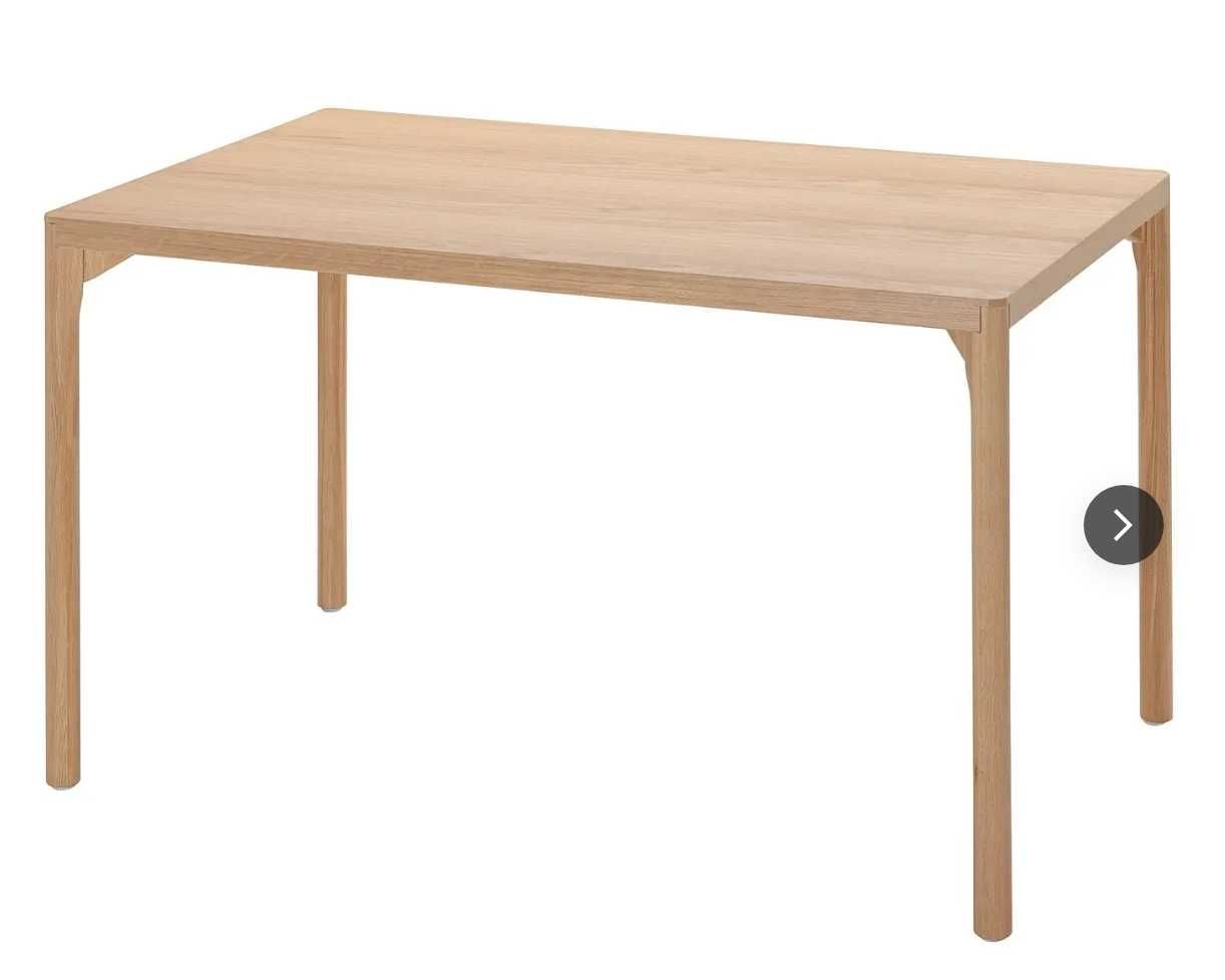 Mesa de madeira IKEA quadrada