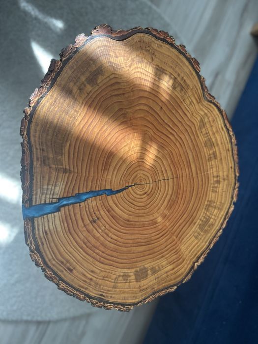 Stolik kawowy z żywicą