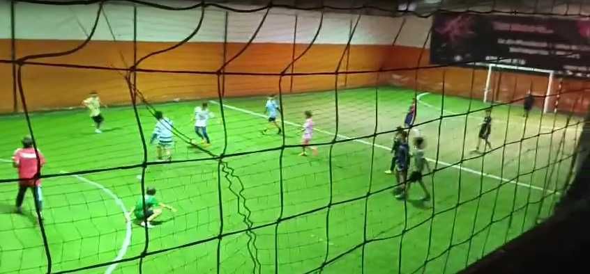 festa de aniversário com futebol, espaço coberto