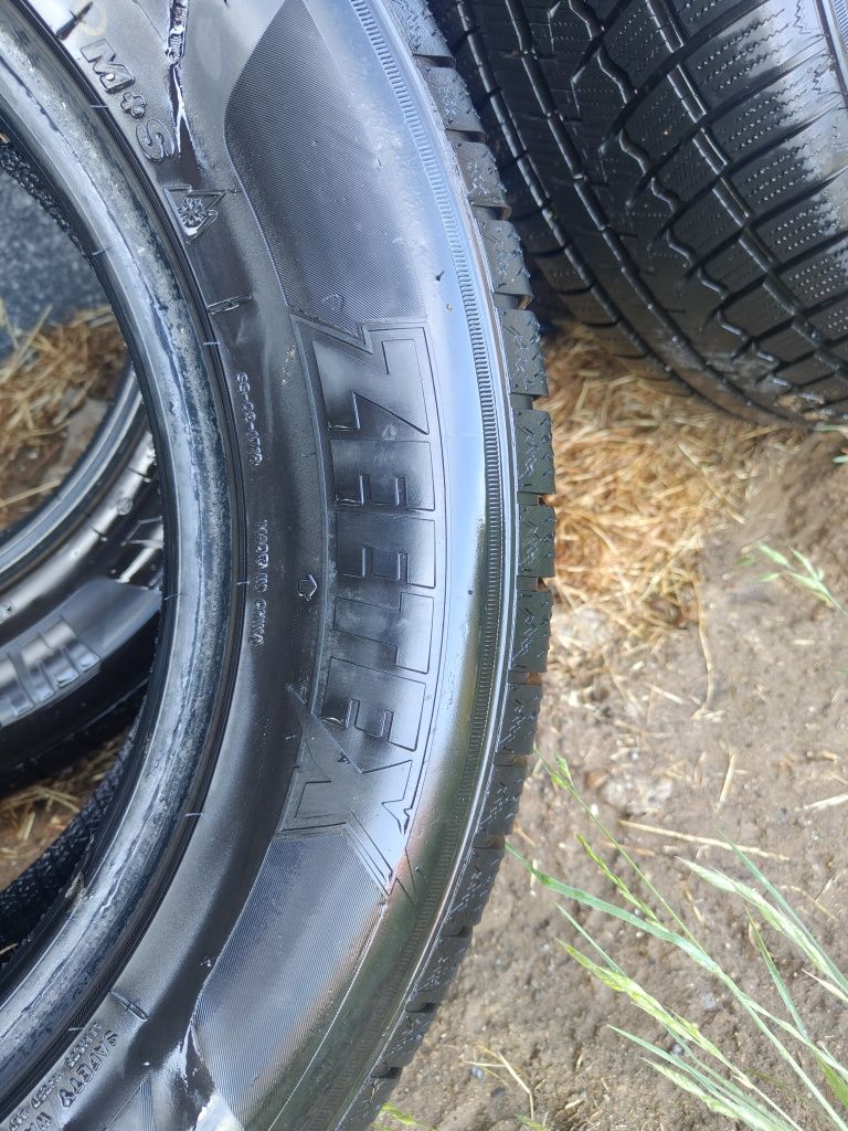 Sprzedam komplet opon zimowych ZEETEX WH1000 SUV 225/65/R17