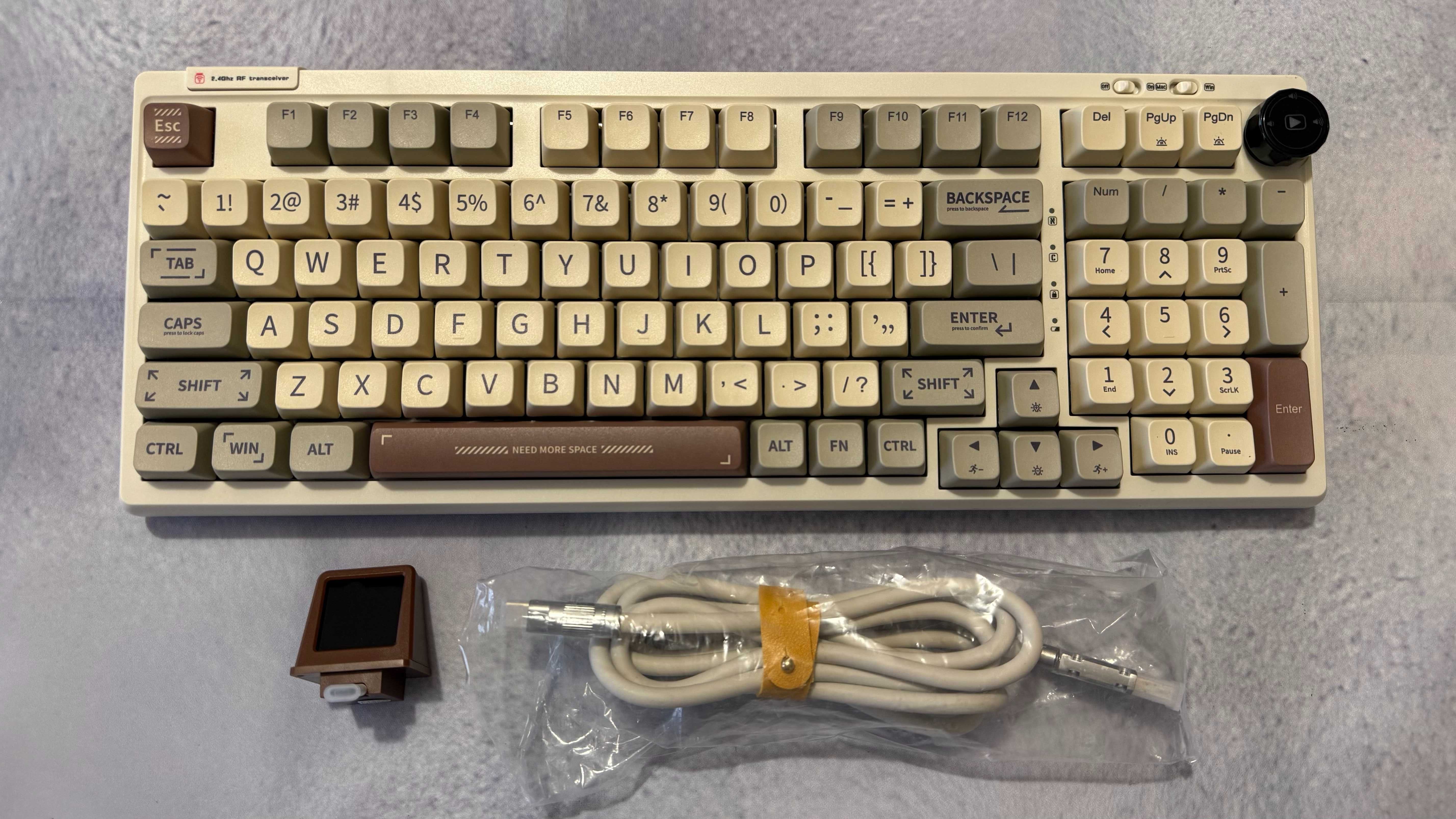Klawiatura mechaniczna bezprzewodowa Epomaker RT100, Flamingo Switches