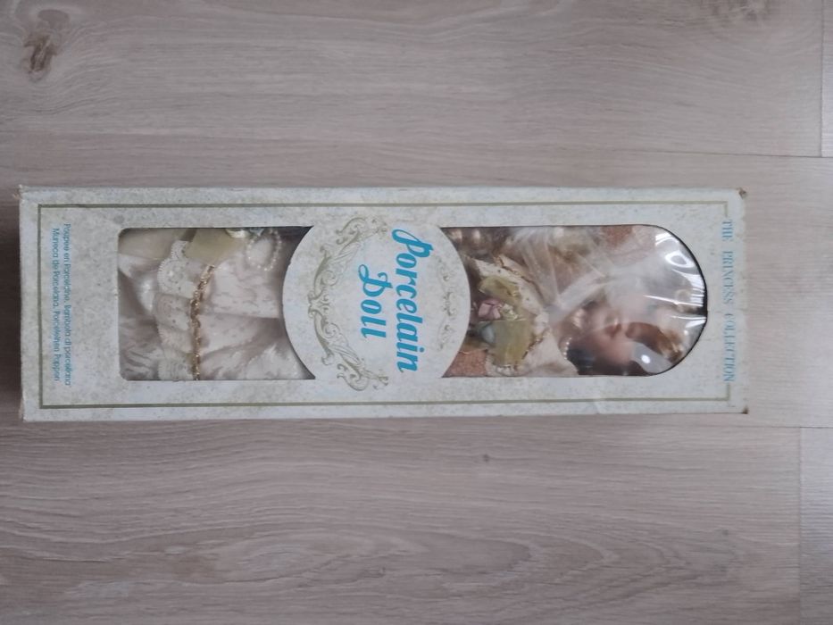 Lalka porcelanowa, kolekcjonerska
