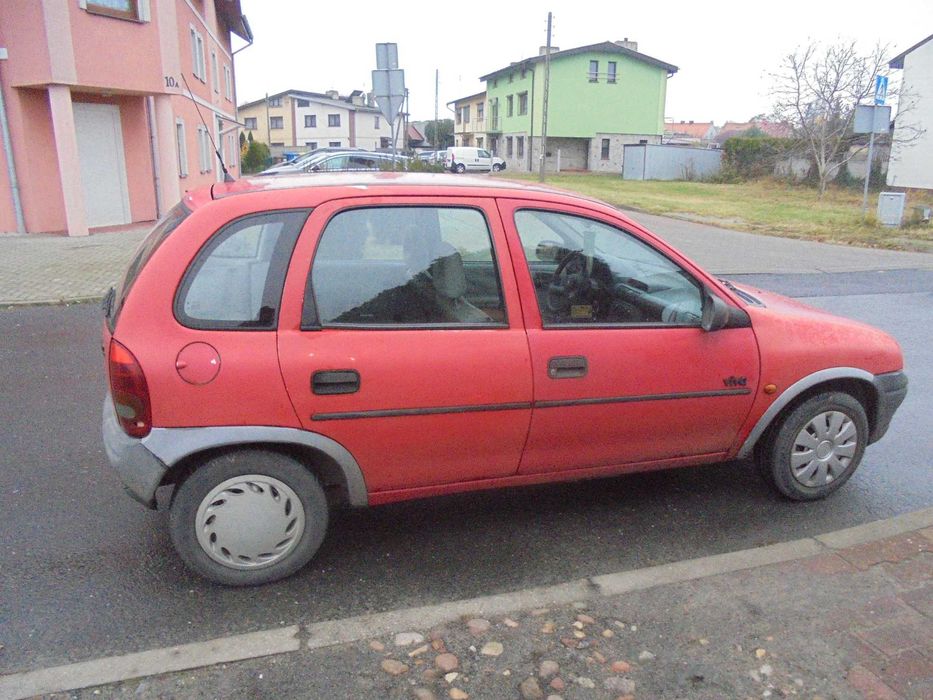 Opel Corsa B 1.4 benzyna 8 zaworowy kolor czerwony  na części