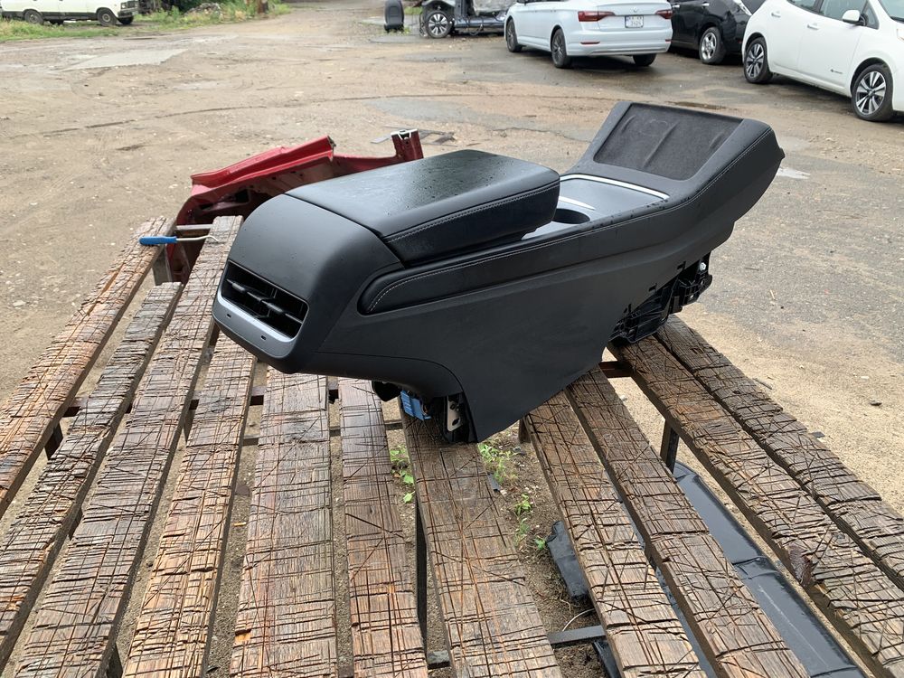 Tesla Model Y консоль подлокотник рестайл оригинал разборка