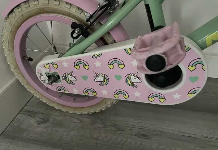 Bicicleta menina com rodinhas