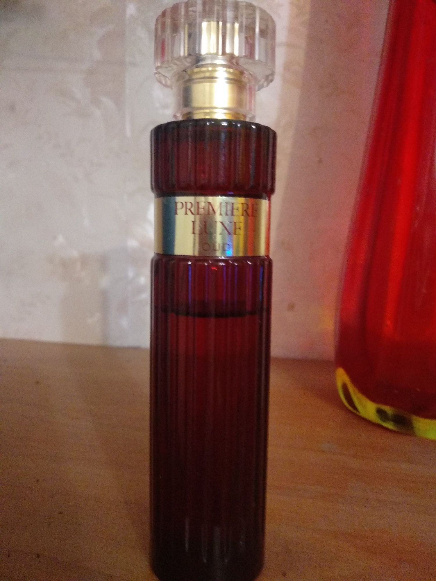 Парфюмована вода avon Premiere luxe oud