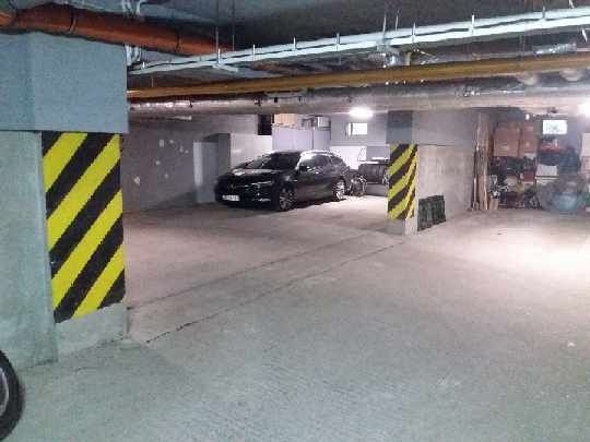 Miejsce garażowe postojowe pod blokiem