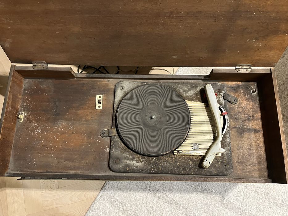 Radio lampowe  z gramofonem prl vintage Diora Ballada 24501
