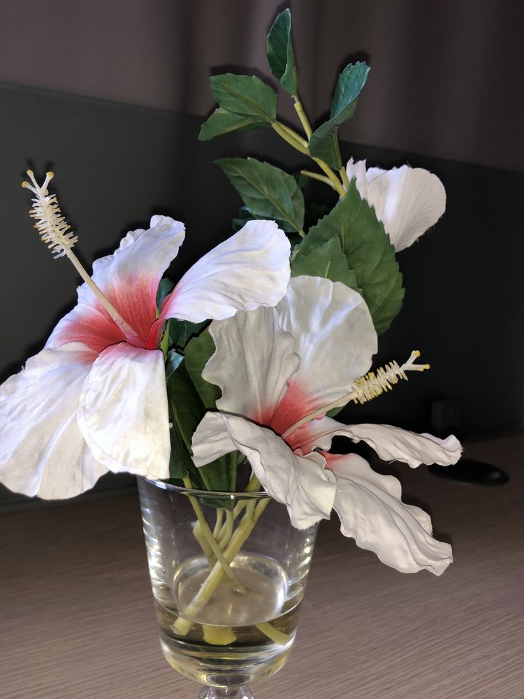 искусственные цветы для декора в бокалах