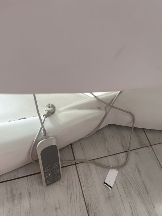 Sprzedam łóżko kosmetyczne biale elektryczne
