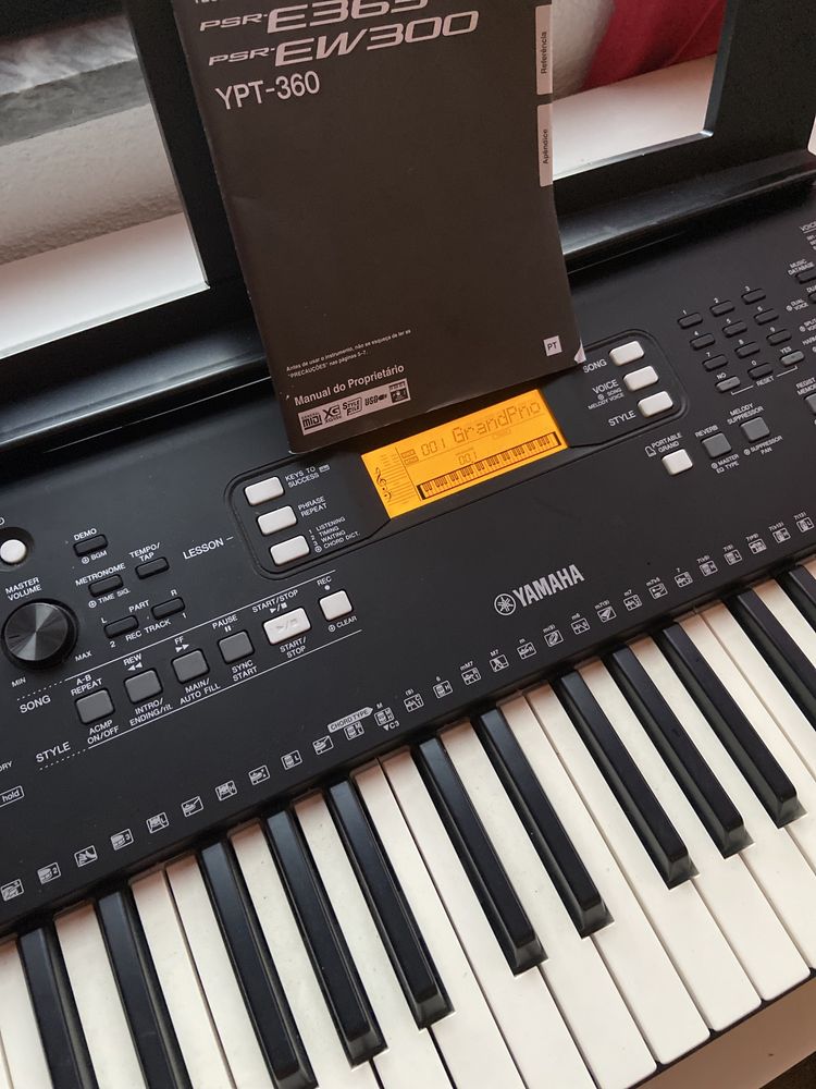 Teclado Piano Yamaha EW300