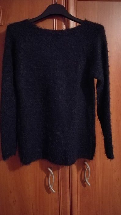Granatowy sweterek