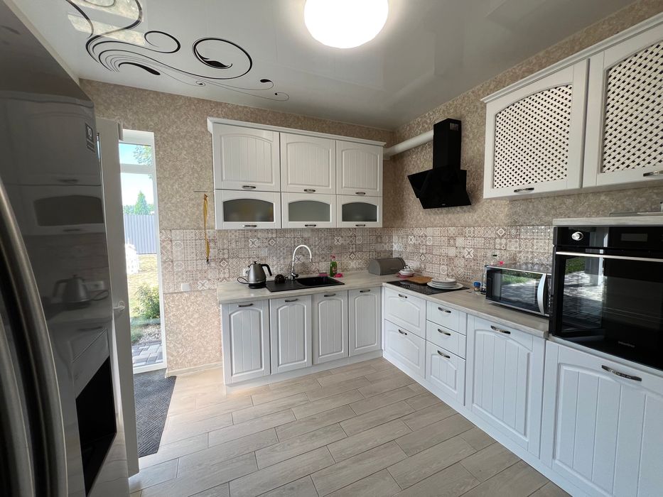 БЕЗ КОМІСІЇ. Продаж будинку з ремонтос тв меблями