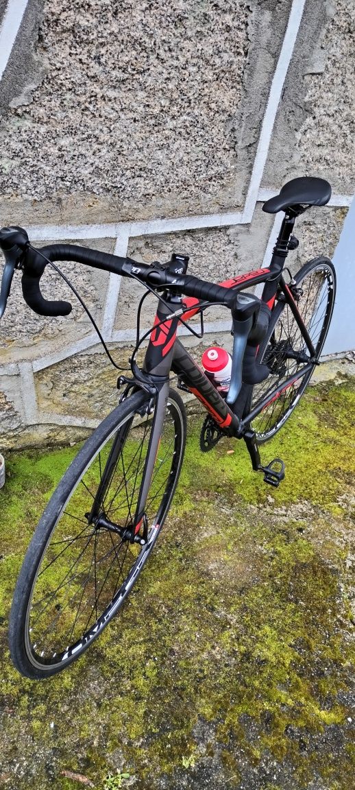 Vendo bicicleta de estrada coluer ótimo estado com poucos km's rodados
