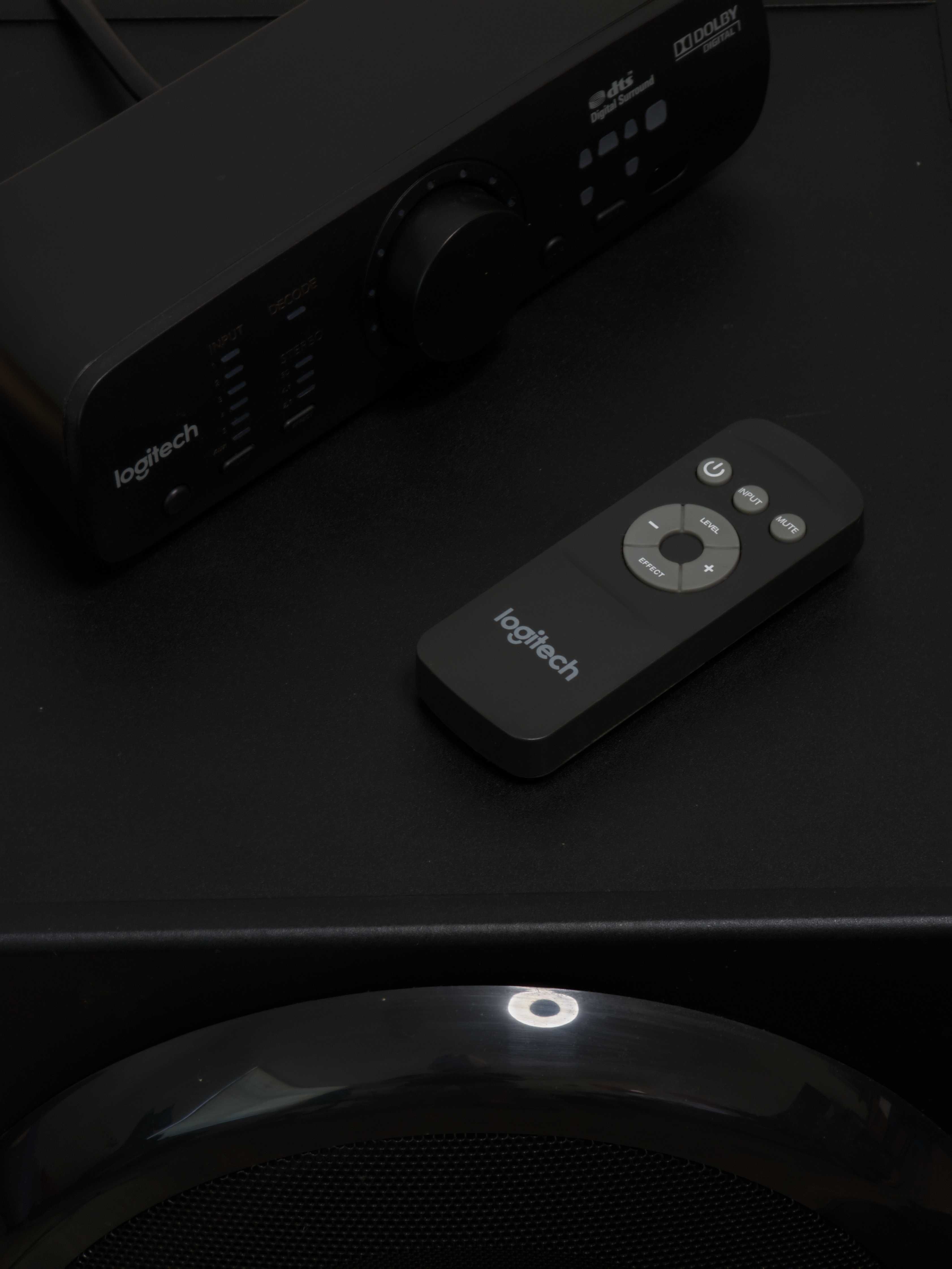 Колонки / Домашній кінотеатр 5.1 / Акустична система -  Logitech Z-906