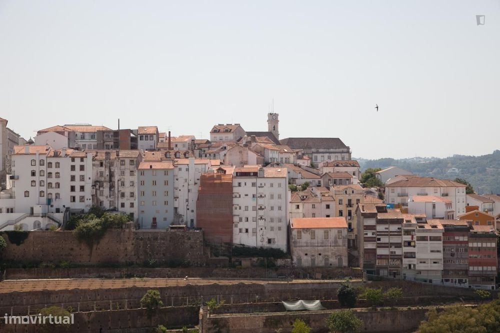Quarto - localizado em Montes Claros Coimbra