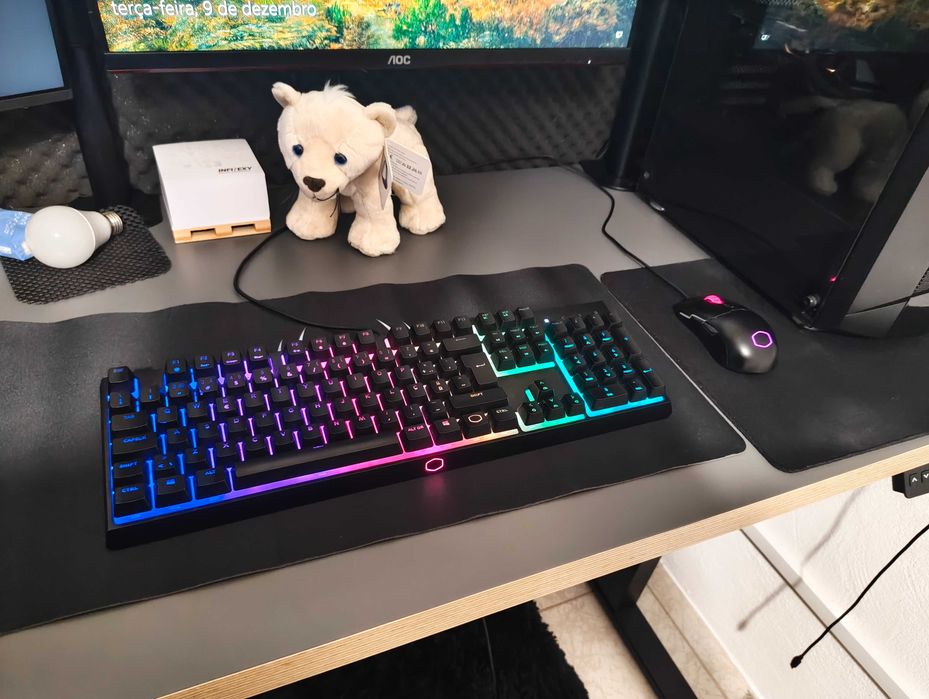 Conjunto Cooler Master – Teclado + Rato RGB (Ótimo estado)
