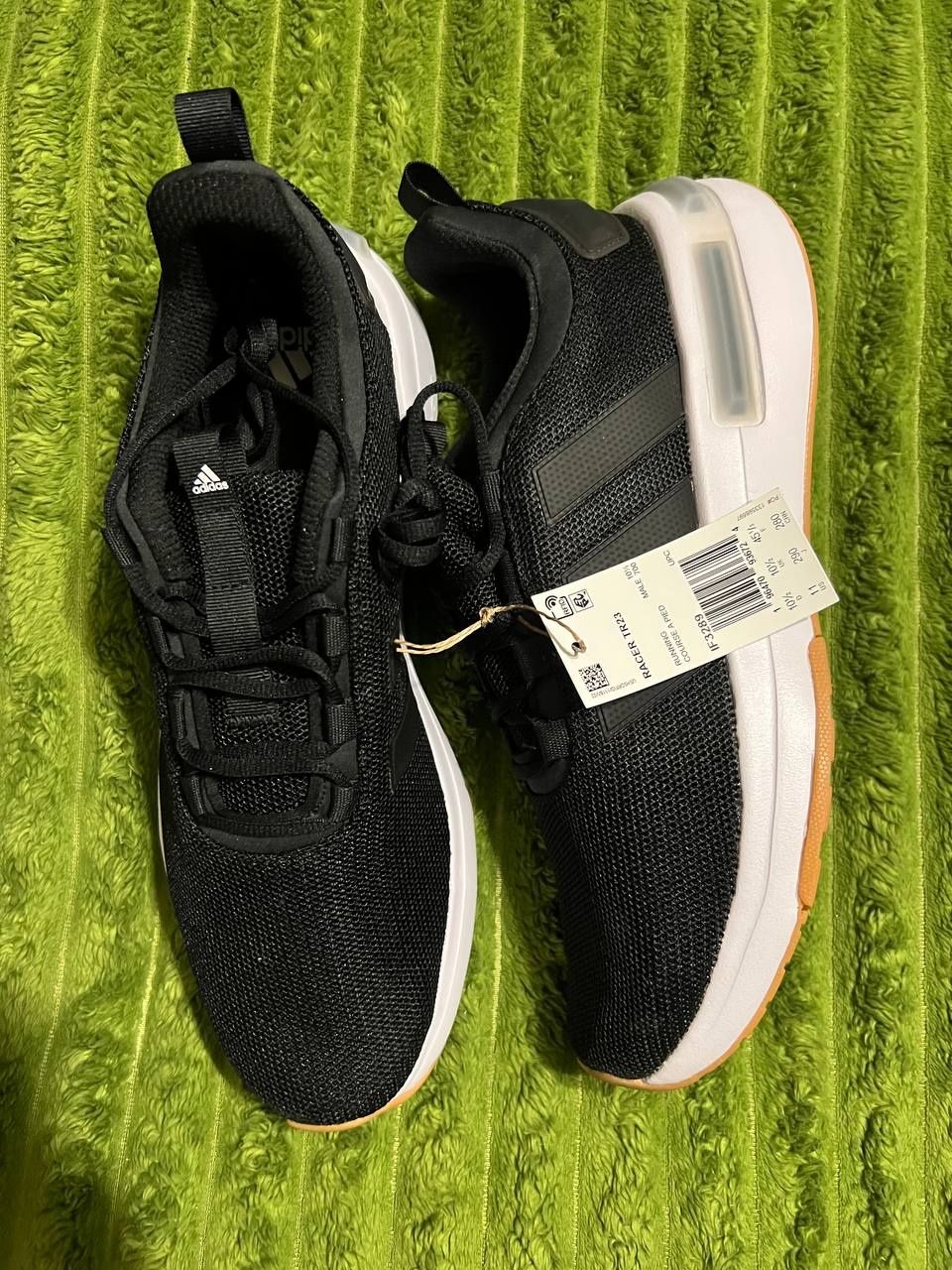 Продам нові кросівки Adidas