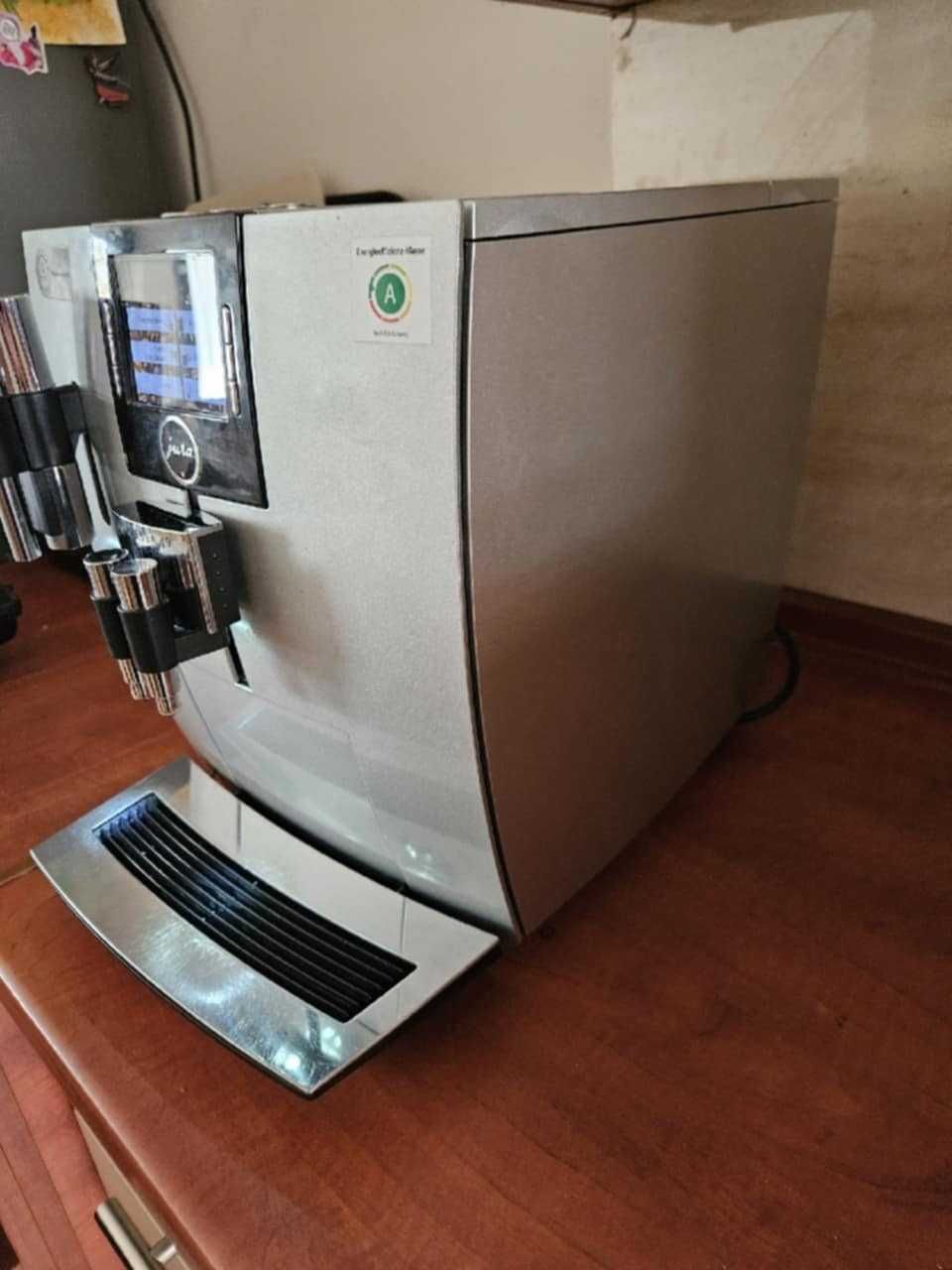 Ekspres ciśnieniowy automatyczny Jura J9.3 One Touch TFT