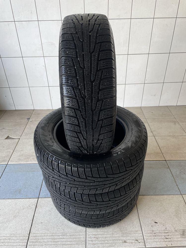 Продам комплект зимней резины Nokian Tyres RS2