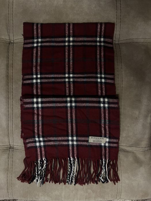 Шарф від Burberry