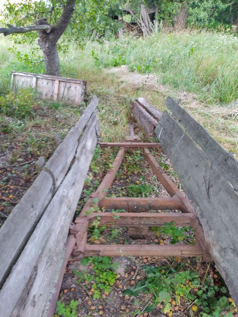 Причіп,прицеп одноосний,рама з колесами