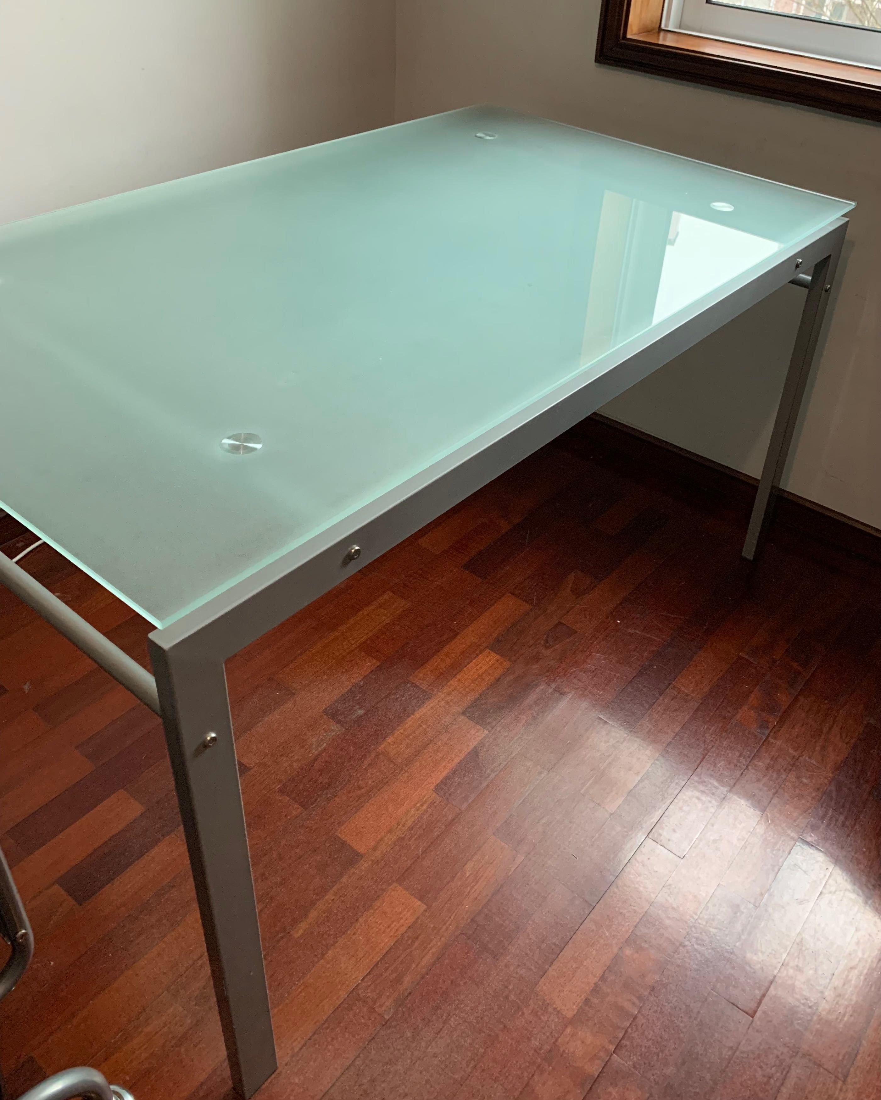 Mesa de cozinha com vidro temperado 140x80 + 4 cadeiras