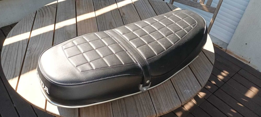 Banco Honda CB Usado em bom estado