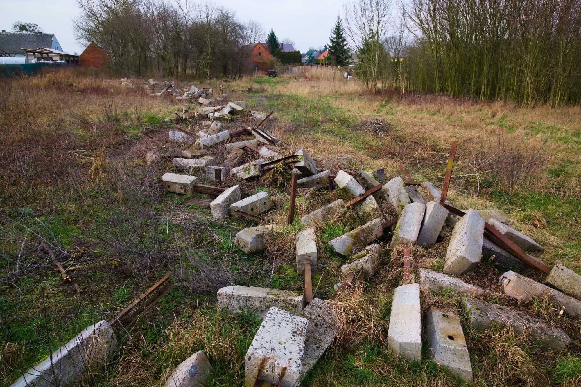 Podkłady betonowe stalowe połówki na utwardzenie drogi lub placu