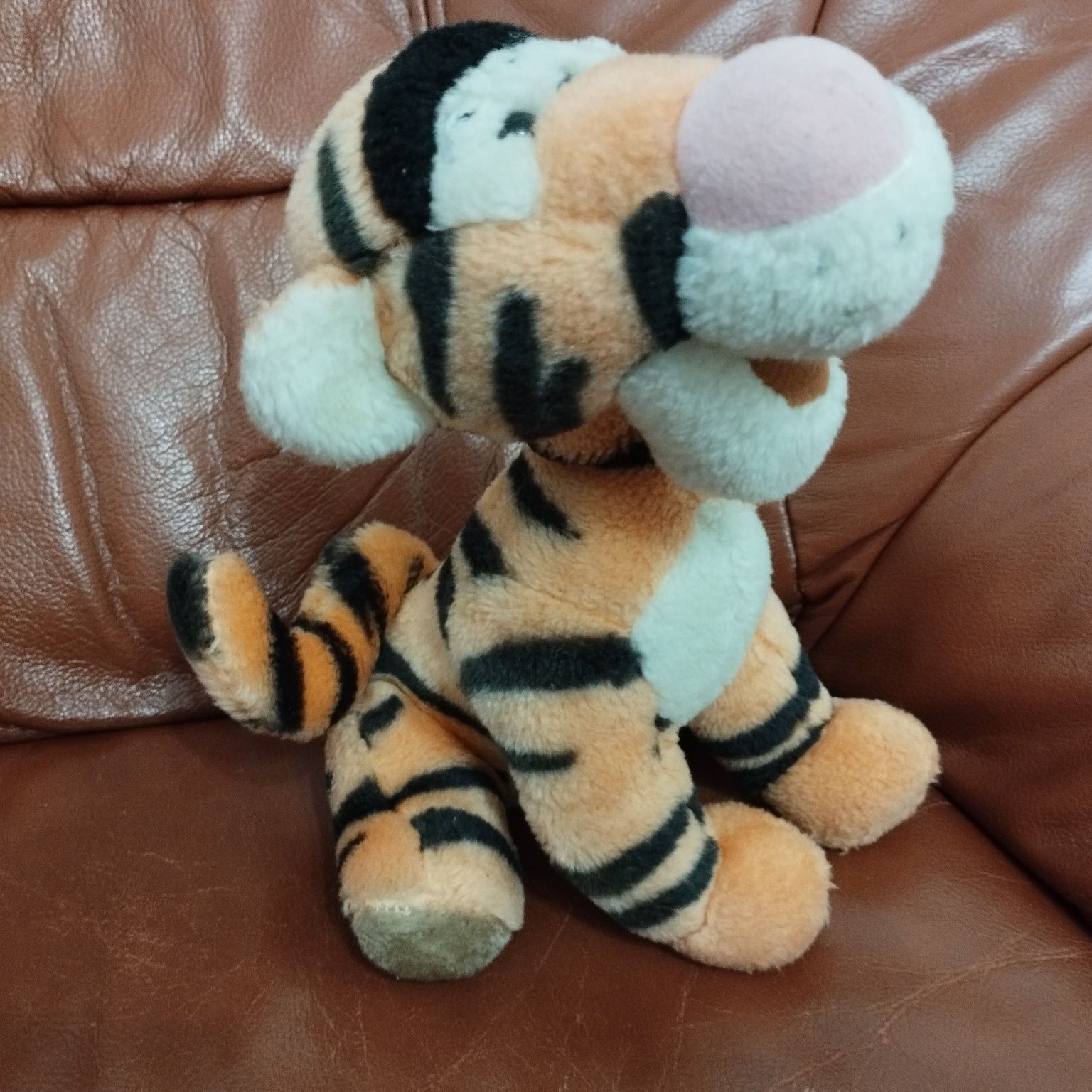 Maskotka z Kubusia Puchatka tygrysek walt Disney
Wysokość 26 cm