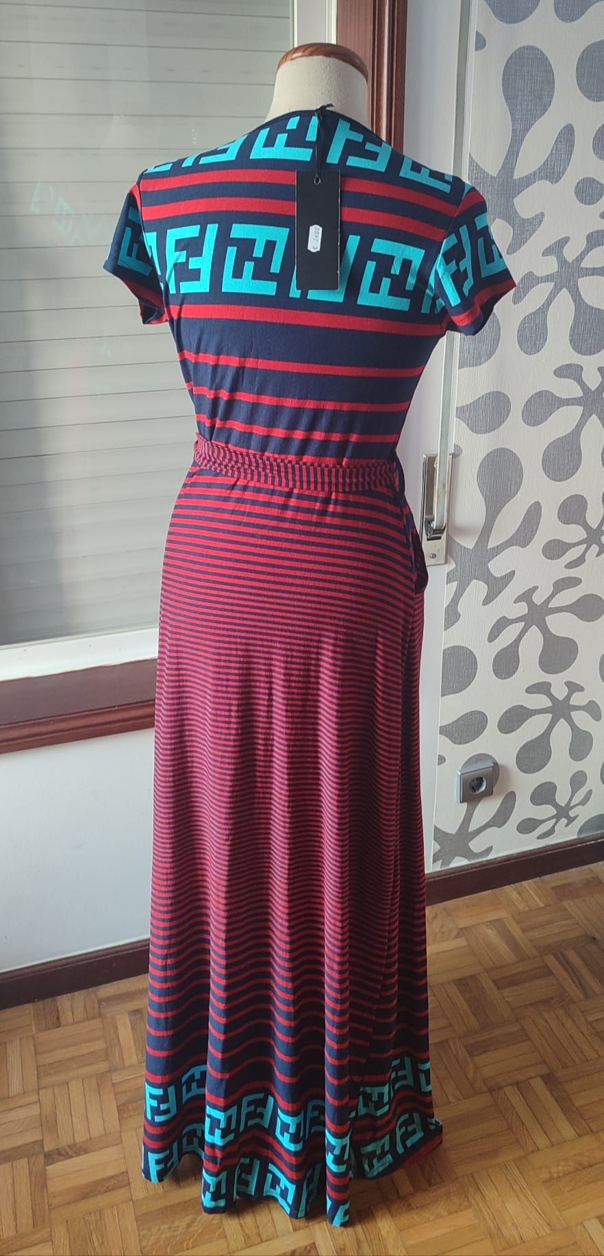 Vestidos Mix Virage, Azul e Vermelho - Novos

- Azul (S - L e XL)
- Ve
