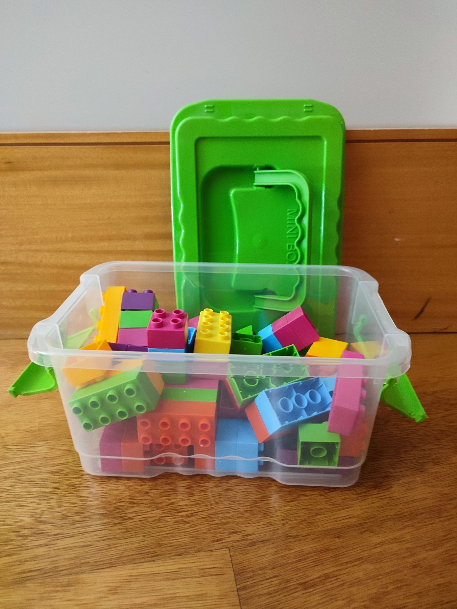 Brinquedos variados