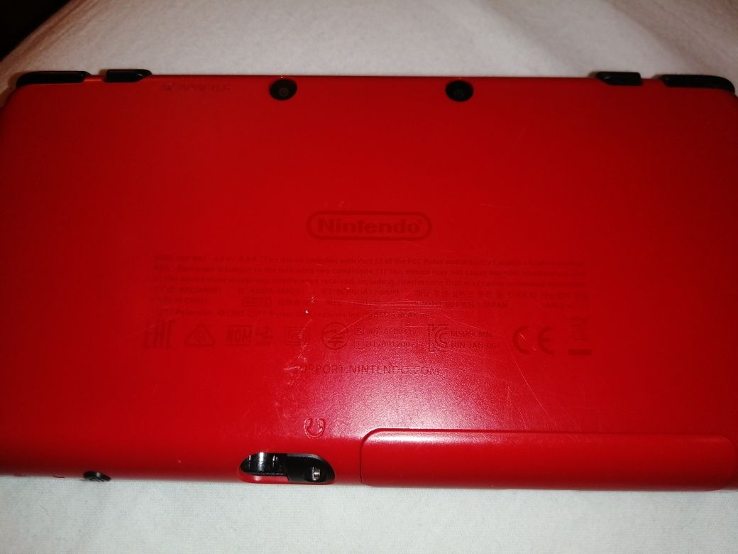Nintendo 2DS XL edição pokeball.