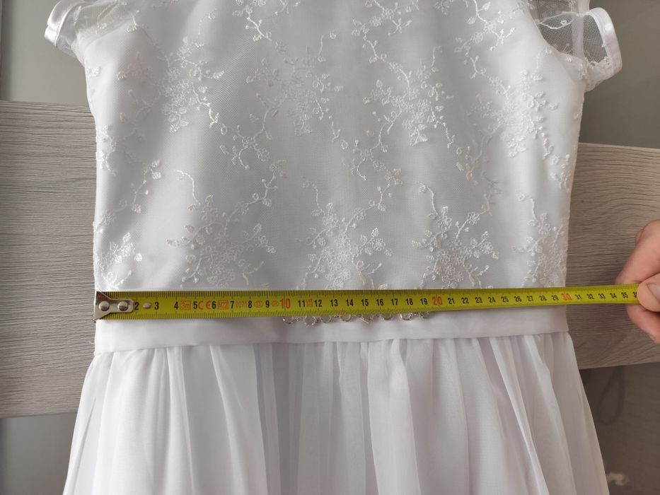 Sukienka komunijna dla dziewczynki – stan idealny!