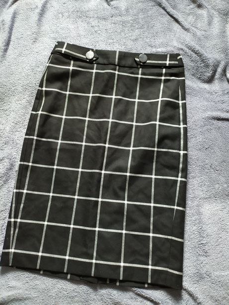 Spódnica czarna w kratę Reserved minimalistyczna