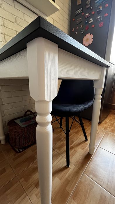 Stół w stanie bardzo dobrym, idealeny do kuchni