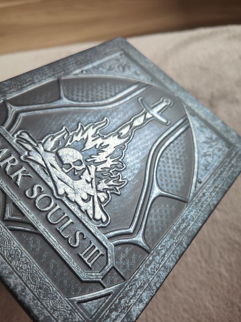 Steelbook Dark Souls 3, Super stan