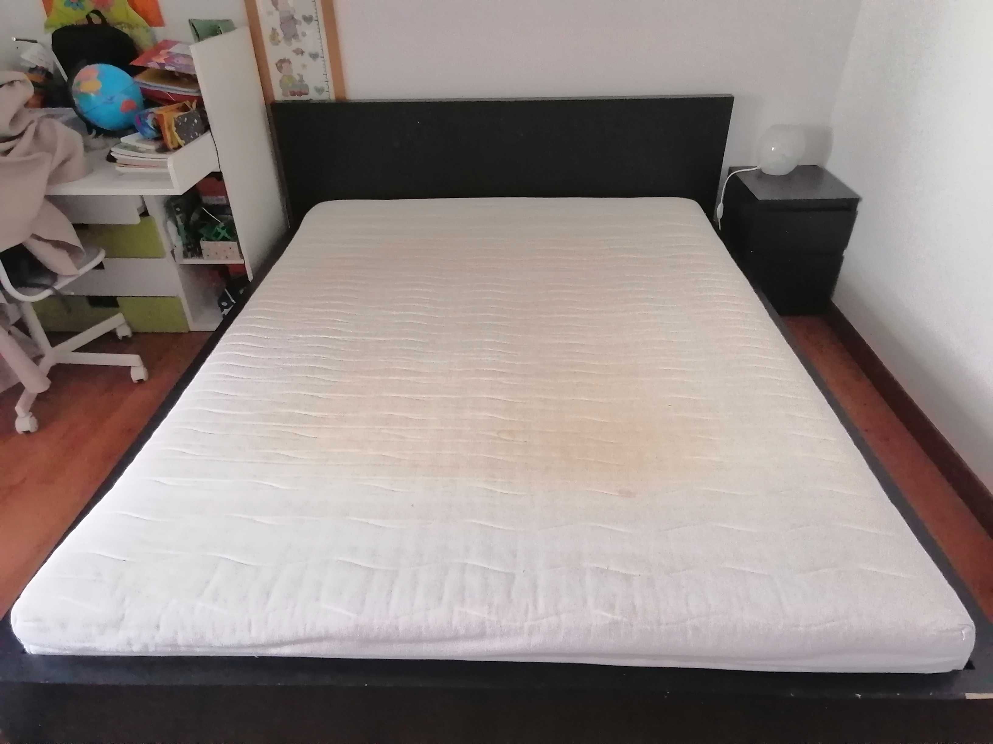 Cama MALM + estrado + colchão