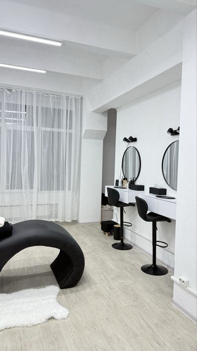 Оренда місця бровиста, лешмейкера