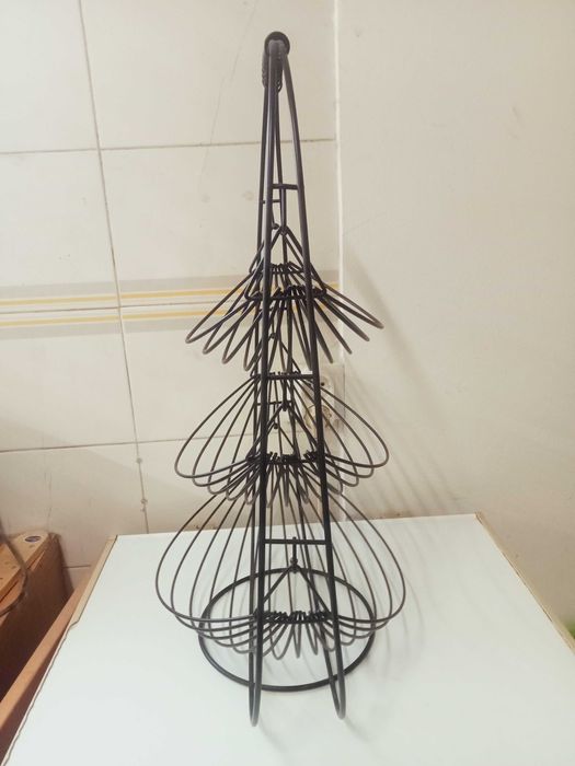 Fruteira em ferro preto como nova