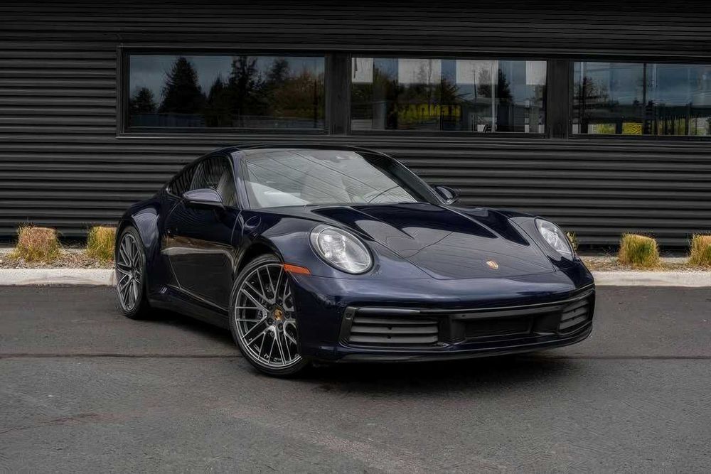 Porsche 911 Carrera      2021